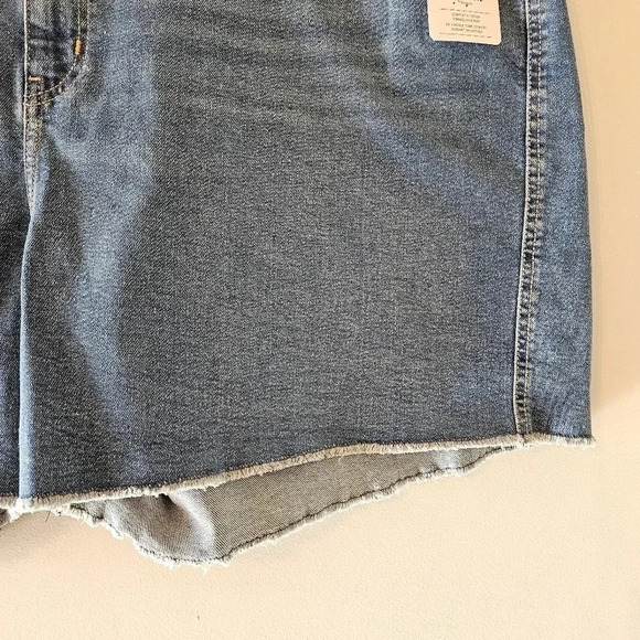 Signature by Levi Strauss & Co. High Rise Plus Size Heritage Denim Shorts 26W. - Picture 9 of 16